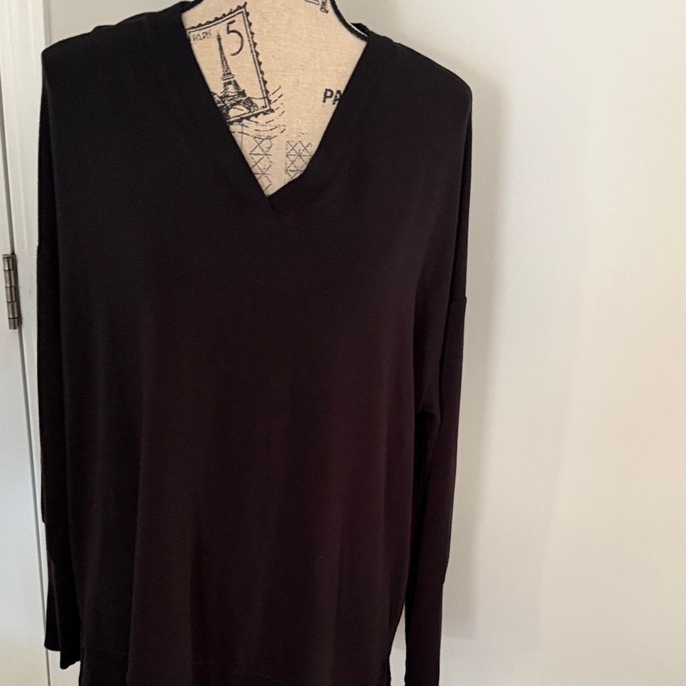 Lou and Grey V-Neck Long Sleeve Top size-M